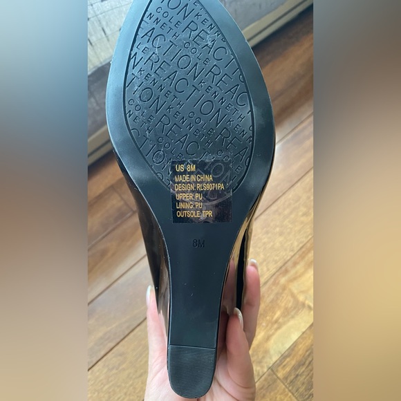 Kenneth Cole Reaction Women's patent wedges size 8 new - Picture 3 of 4